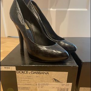 Dolce and Gabbana black pumps